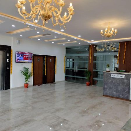 Hotel Satkar International Chhindwāra Kültér fotó