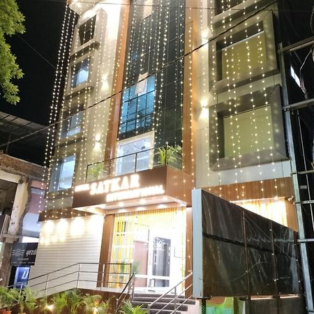 Hotel Satkar International Chhindwāra Kültér fotó
