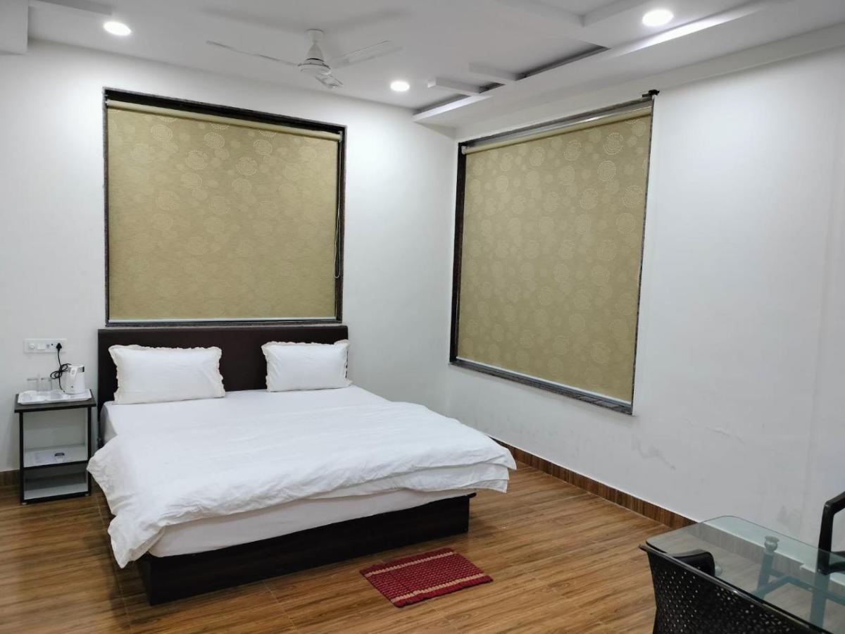 Hotel Satkar International Chhindwāra Kültér fotó