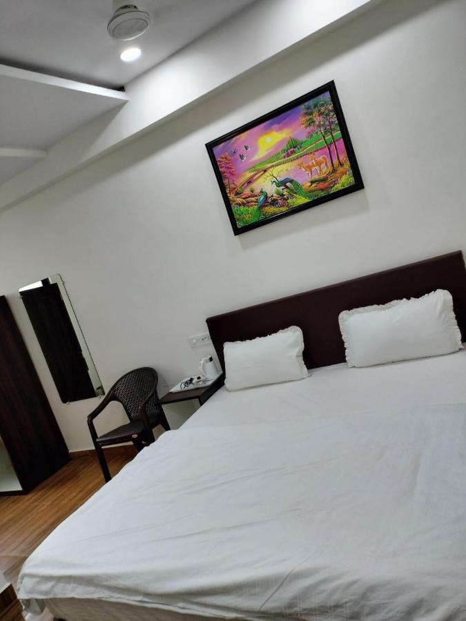 Hotel Satkar International Chhindwāra Kültér fotó