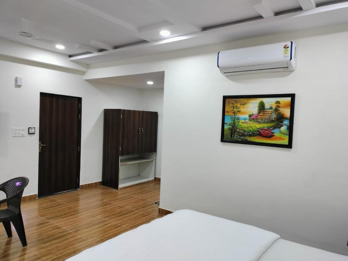Hotel Satkar International Chhindwāra Kültér fotó