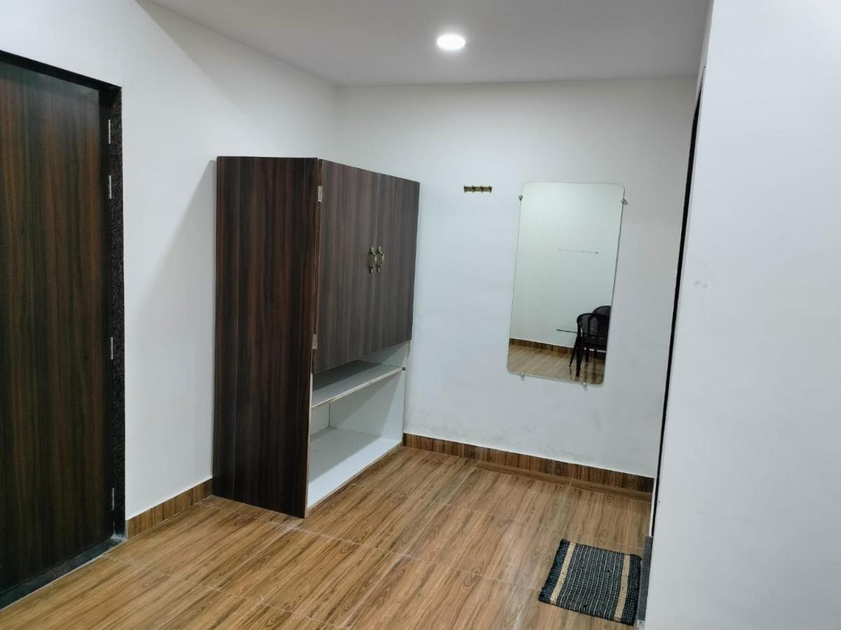 Hotel Satkar International Chhindwāra Kültér fotó