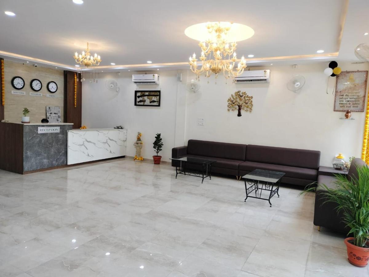Hotel Satkar International Chhindwāra Kültér fotó