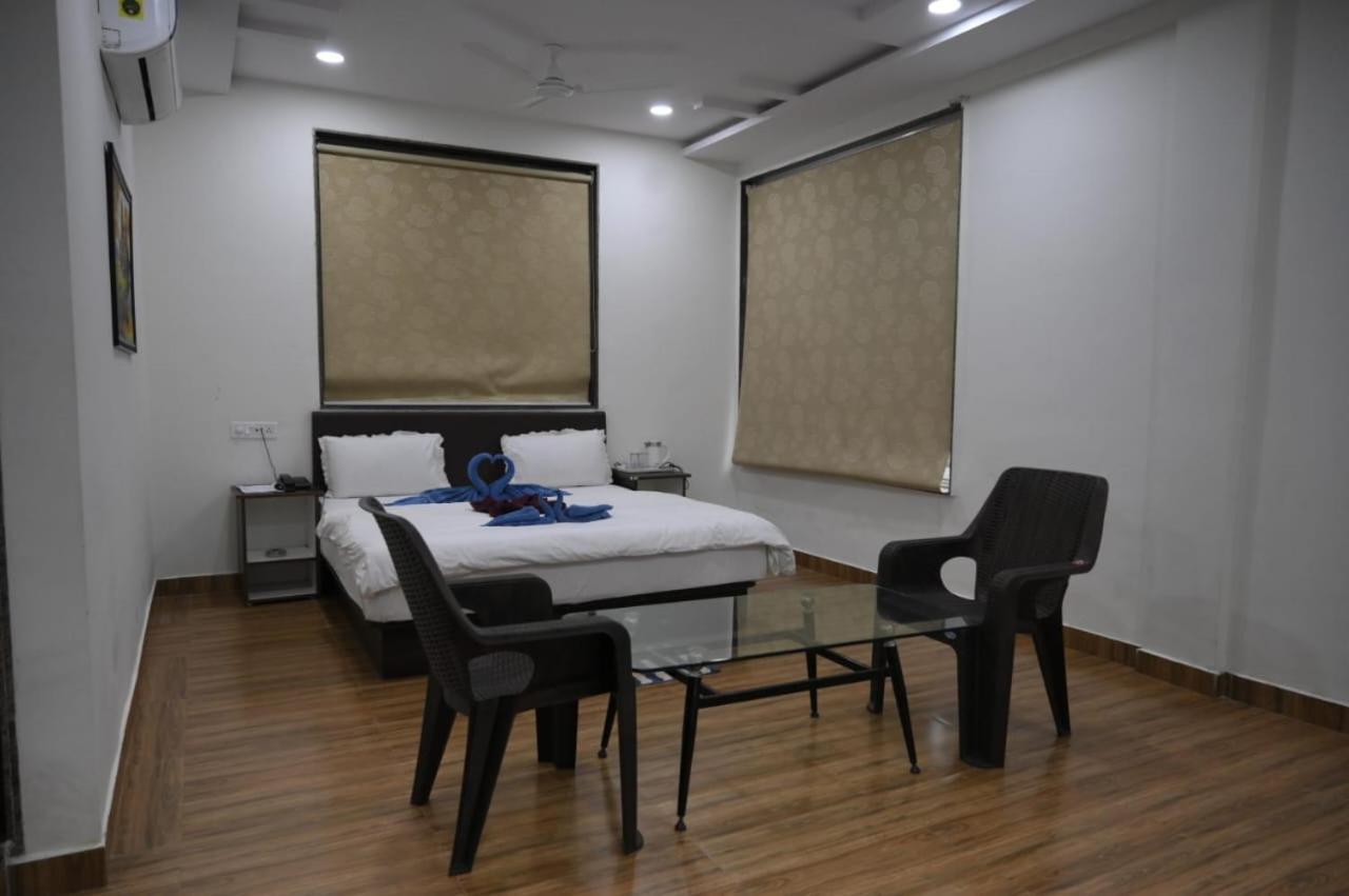Hotel Satkar International Chhindwāra Kültér fotó