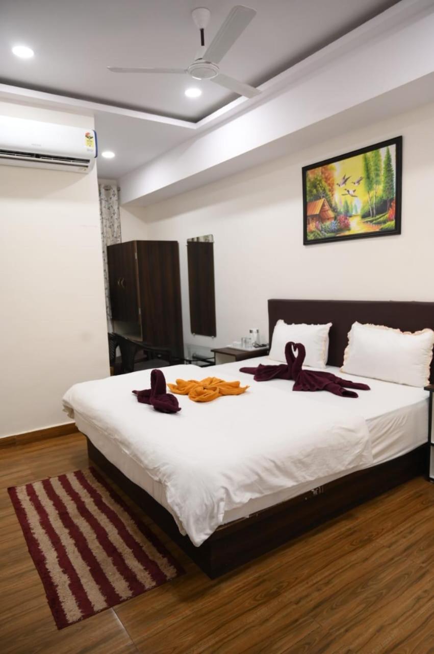 Hotel Satkar International Chhindwāra Kültér fotó