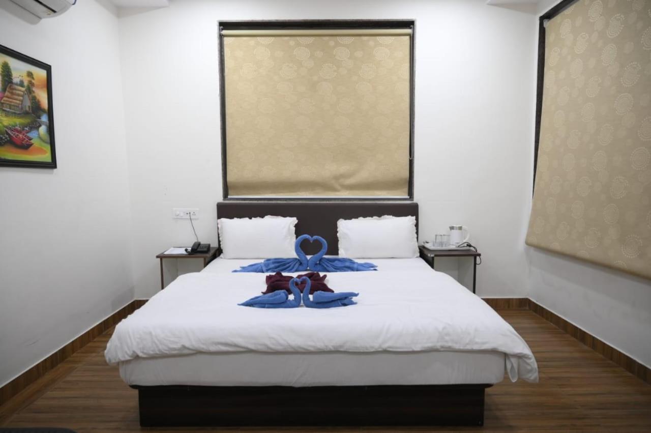 Hotel Satkar International Chhindwāra Kültér fotó