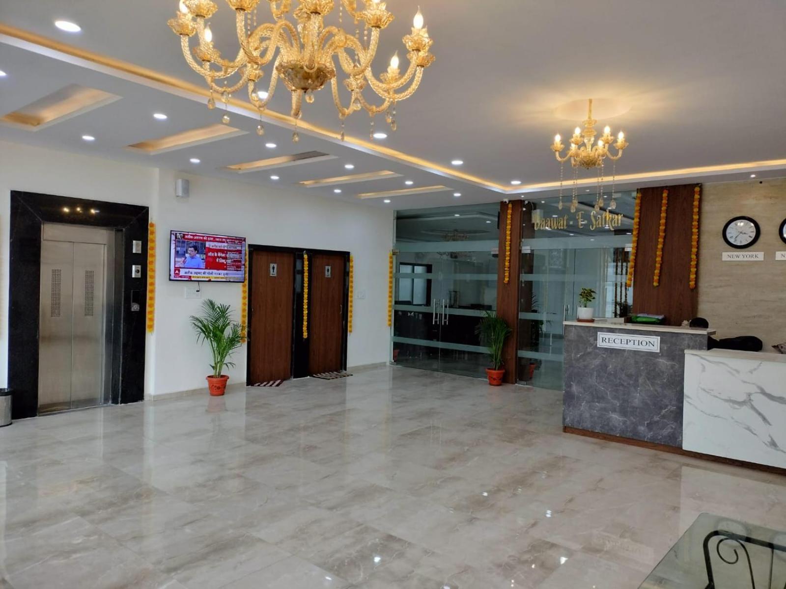 Hotel Satkar International Chhindwāra Kültér fotó