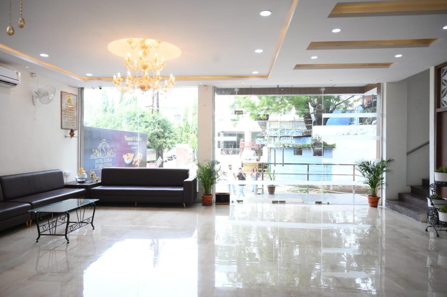 Hotel Satkar International Chhindwāra Kültér fotó