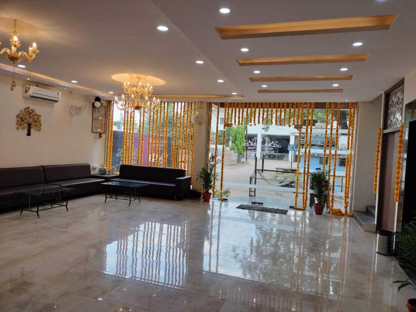 Hotel Satkar International Chhindwāra Kültér fotó