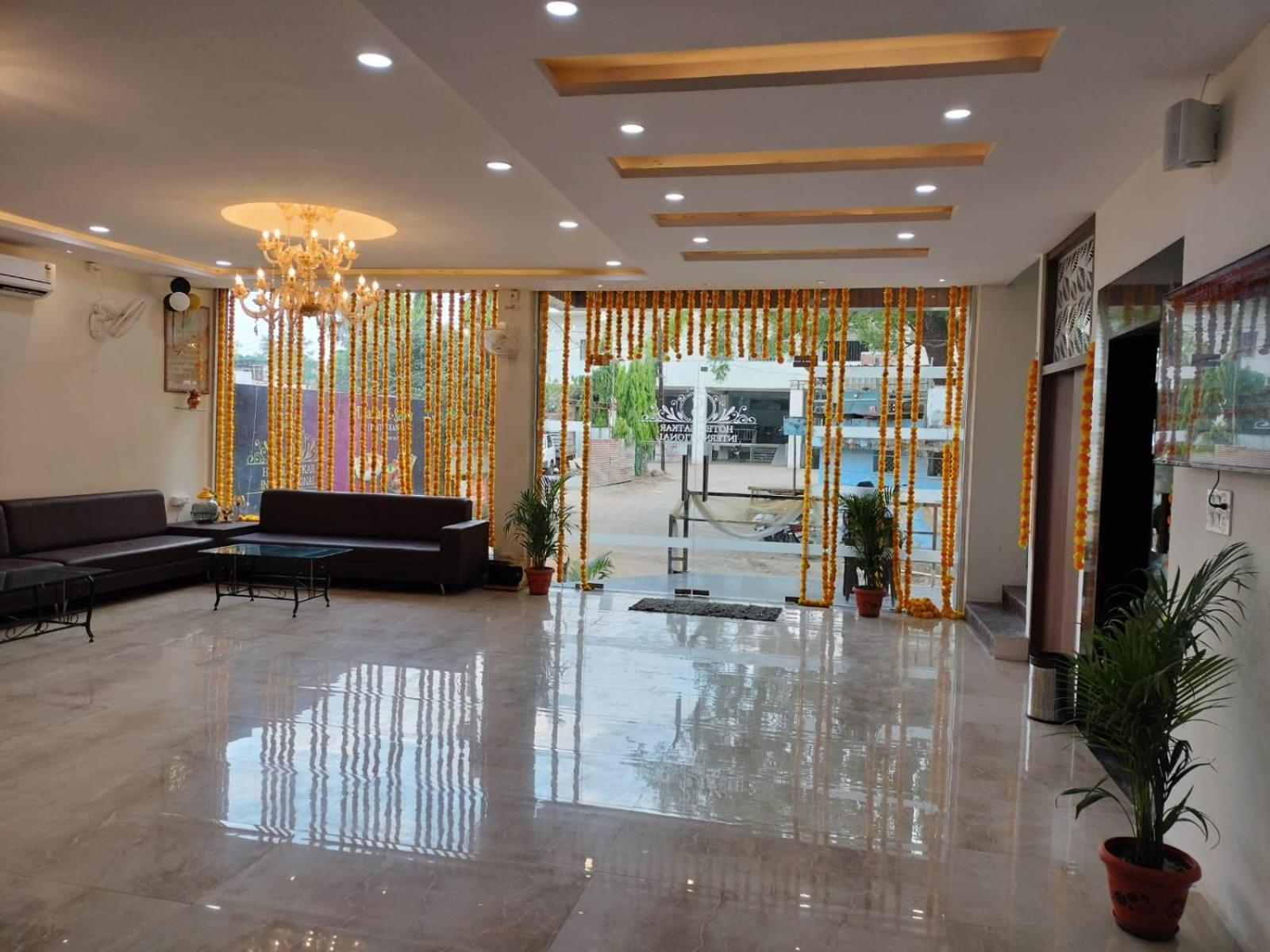 Hotel Satkar International Chhindwāra Kültér fotó